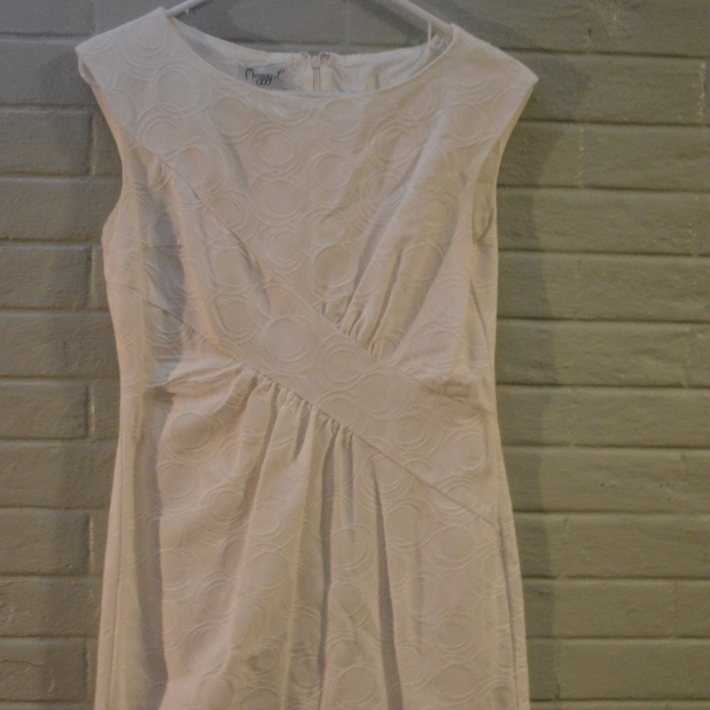 Size 6 short sleeve white geometric pattern midi dress